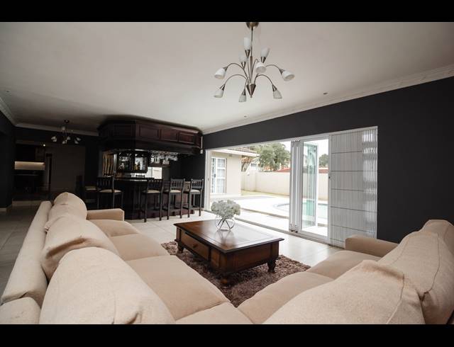 6 BEDROOM FREESTANDING FOR SALE IN ESCOMBE